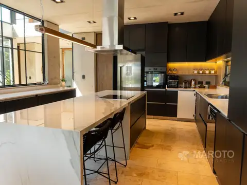 Casa en venta en Puertos del Lago - Costas con salida a laguna y gran calidad constructiva