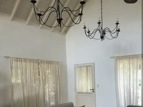 Hermosa casa en venta country Club Banco provincia