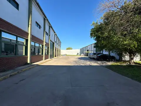 VENTA CENTRO LOGISTICO VALENTIN ALSINA - 6200 M2
