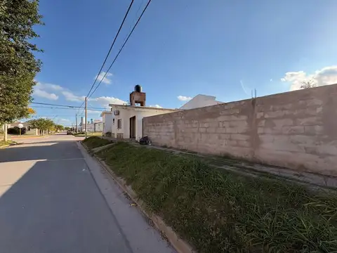 Casa 5 ambientes con 1 baño