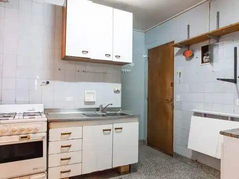 Venta 3 amb con dependencia - Recoleta - Luminoso - A refaccionar