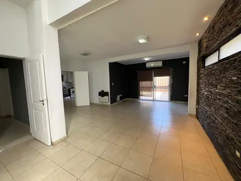 VENTA CASA DE 4 DORMITORIOS, COCHERA Y PATIO, ECUADOR 300, BARRIO BELGRANO