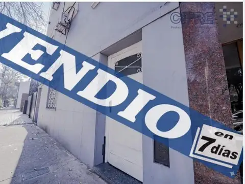 Departamento 1ero por escalera de 3 ambientes a refaccionar, a 5 cuadras de la plaza Arenales