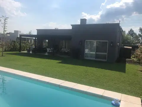 Casa  en Alquiler en Ayres Plaza, Pilar, G.B.A. Zona Norte