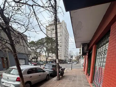 Local a metros de Av. Maipú en Olivos.