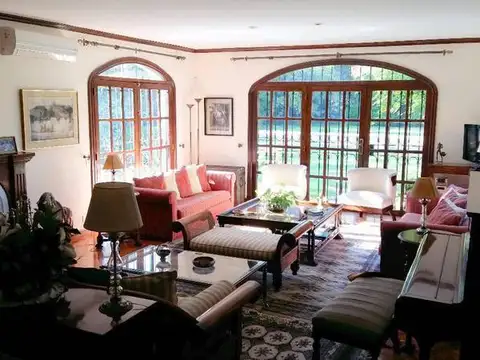 Casa en Venta con 4 cocheras