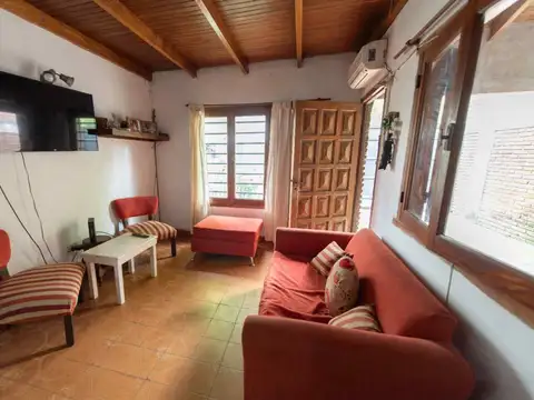 CASA 2 DORMITORIOS VENTA LA PLATA PATIO GALPON