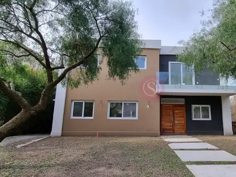 Casa  en Venta en Barrio Santa Guadalupe, Pilar del Este, Pilar