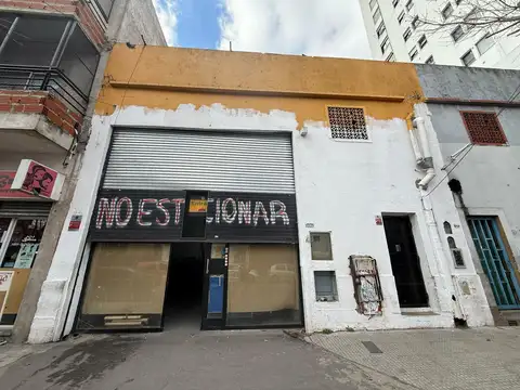 Galpón de 480m2 + 85m2 de Altillo. Excelente Ubicación. Muy buen estado