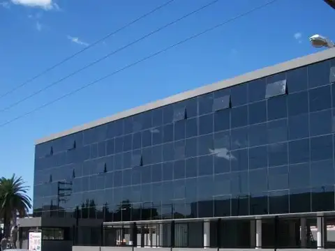 VENTA  Excelente oficina 167 metros al frente.