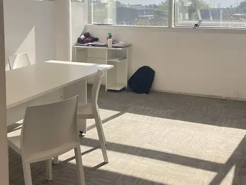 VENTA  Excelente oficina 167 metros al frente.