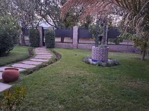 Casa 7 ambientes con 2 baños