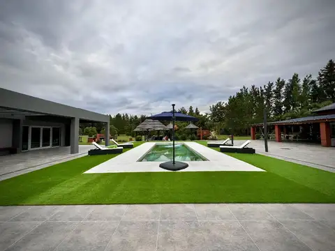 Casa 7 ambientes con 5 baños