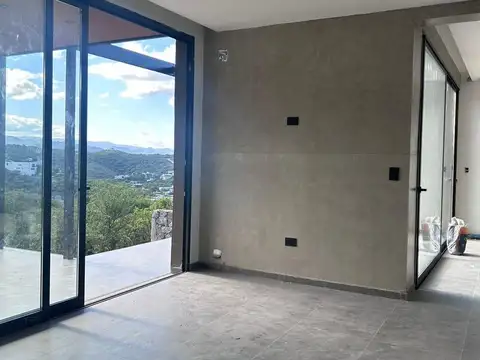 Casa venta en La Deseada 3 dormitorios 3 baños con seguridad 24 hs