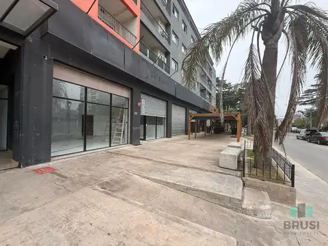 OPORTUNIDAD LOCAL EN ALQUILER CON EXCELENTE VISIBILIDAD - EZEIZA CENTRO