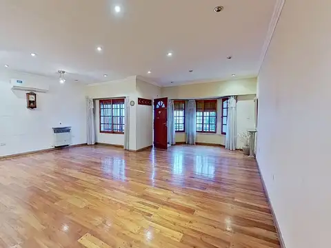 Venta casa 5 ambientes Caseros Centro-IMPECABLE!