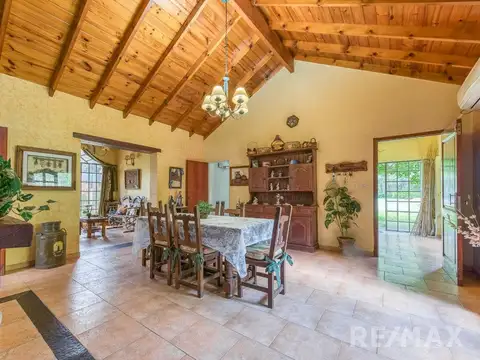 Casa 6 ambientes con 2 baños