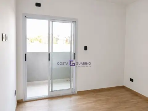 Excelente departamento de 2 ambientes en primer piso a ESTRENAR con balcón