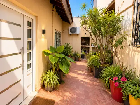 Casa 5 ambientes con 2 baños