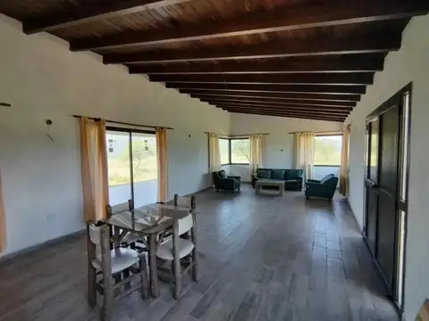 Casa 3 ambientes con 2 baños