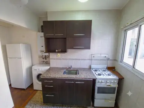 Depto 1 dormi, baño, cocina, comedor, muy luminoso, excelente ubicación (Av.Lacarra y Av.Alberdi)