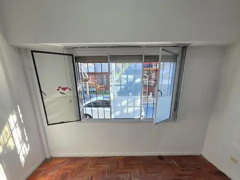Depto Tipo Casa en Venta en Parque Chacabuco, USD 62.000