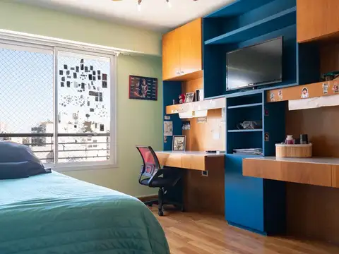 Departamento piso exclusivo de 3 dormitorios con cochera frente al Parque Independencia