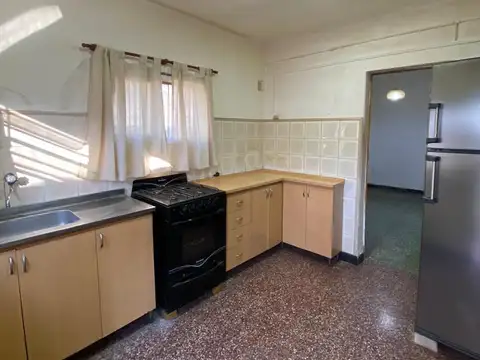 Casa 4 ambientes con 1 baño