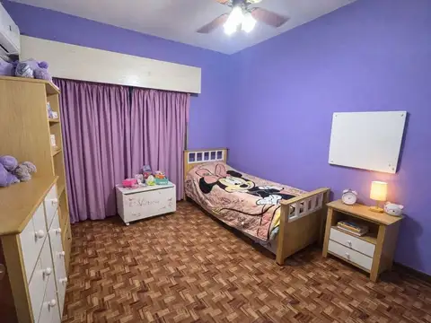 VENTA CASA 7 AMBIENTE, COCHERA Y PARQUE, BERNAL