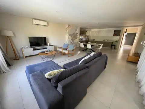 Casa en Alquiler de 4 dormitorios