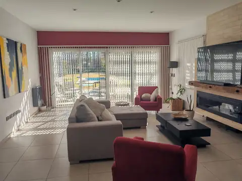 Casa Azcuenaga, 3 Dorm, 3 Baños, Jardín, Piscina, 3 Cocheras, Apto Crédito