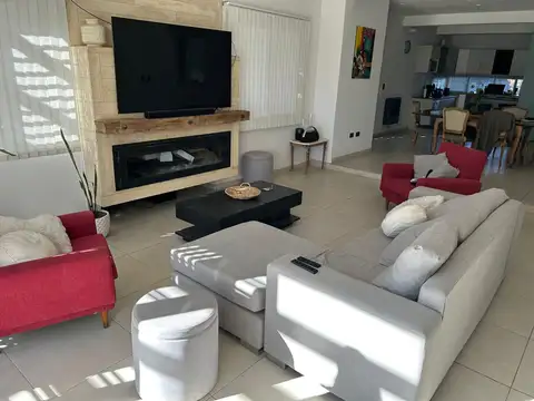 Casa en Venta en Lunlunta, USD 270.000