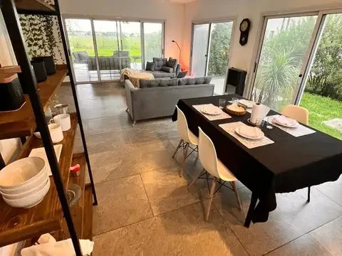Casa en alquiler Anual Amoblado en area 13 San Sebastian