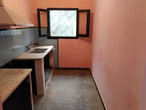 Casa 3 ambientes con 1 baño
