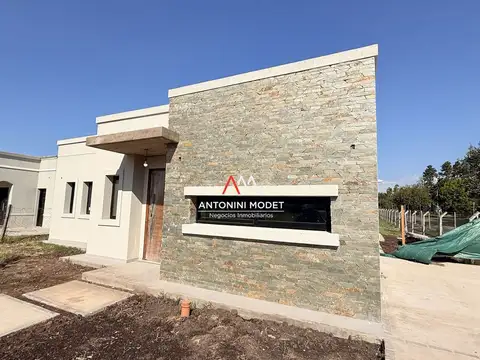 Casa en Venta en Pilar del Este - Santa Lucia, USD 169.000