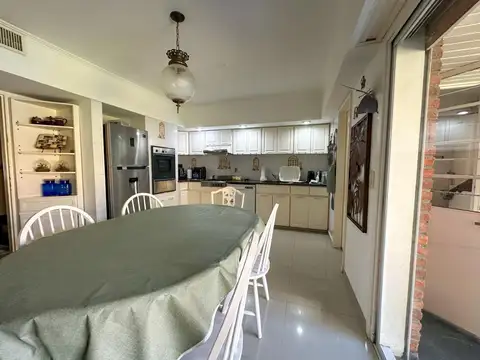 Casa 4 ambientes con 5 baños