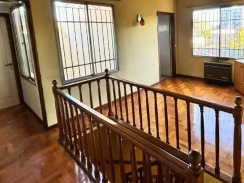 VENTA – CASA ESTILO CHALET 6 AMBIENTES – MONTE GRANDE