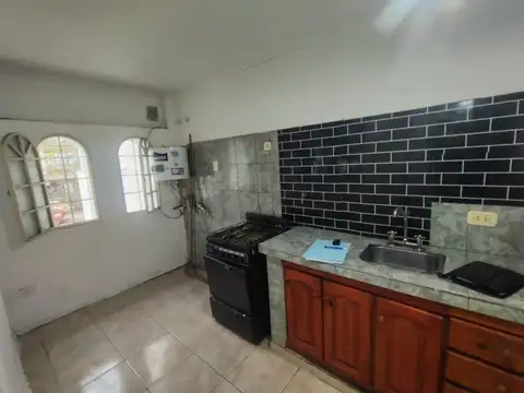 Alem 1650 , Piso 1