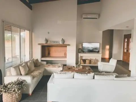 Casa 4 ambientes con 3 baños