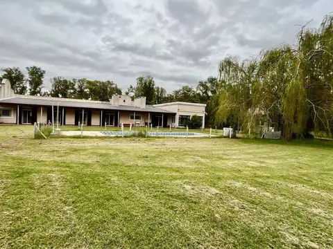 VENTA CASA 6 AMBIENTES EN SANTA MATILDE LUJAN 2 PILETAS Y PARRILLA