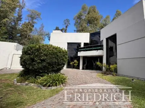 CASA EN VENTA CAMPOS DE ALVAREZ