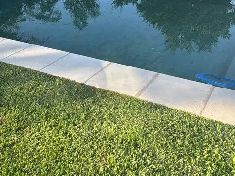 Casa en Venta con 3 cocheras