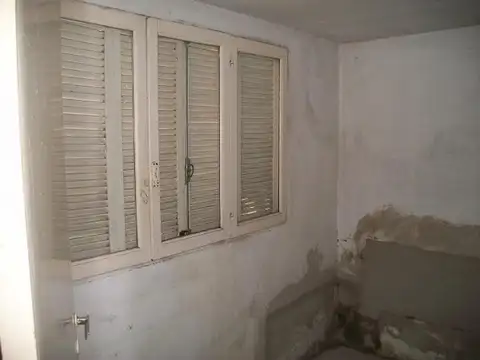 Casa 2 dorm, entr. para veh. Buena ubicación. A. Gracia