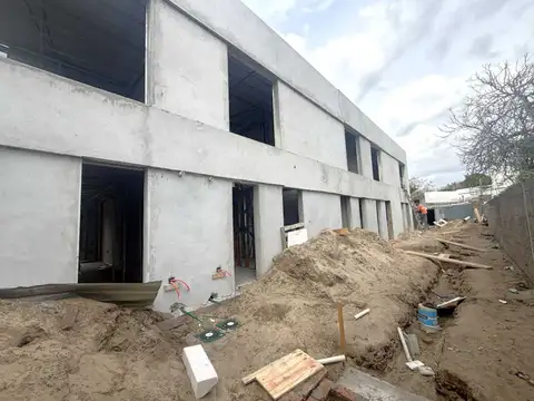 VENTA CASA 2D COCHERA JARDIN CARRASCO NORTE - POZO