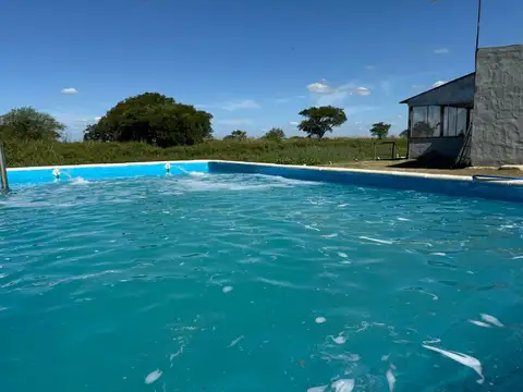 CASA ARROYO LEYES FRENTE AL RIO