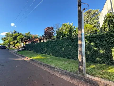 VENTA | IMPORTANTE RESIDENCIA EN ESQUINA – BARRIO TENIS CLUB, OBERÁ