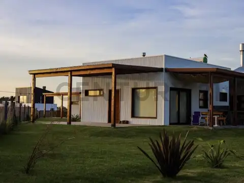 Casa 2 ambientes con 1 baño