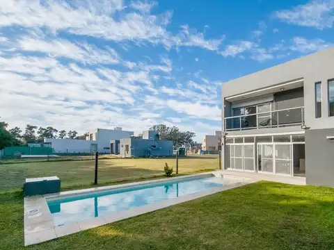 Casa en venta en Brisanova barrio privado pueblo esther