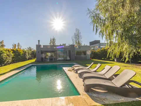 CASA EN VENTA EN BARRIO SANTA RITA CANNING