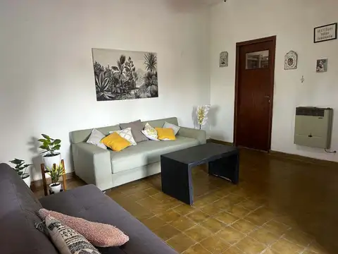 Casa en Alquiler con 1 cochera